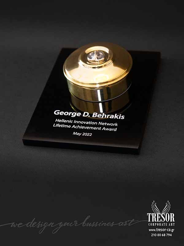 Tresor Corporate Art αναμνηστικά σύνθετα χειροποίητα προσωποποιημένα  βραβεία δώρα από κρύσταλλο plexiglas πλεξιγκλας ξύλο μέταλλο με χάραξη με laser router εκτύπωση UV